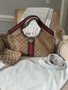 GG Supreme Shoulder Bag with Green and Red Stripe